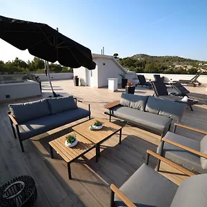 apartmani-kiara.hotelinzadar.com/